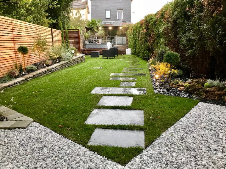 Terrasse Bois En Hauteur Surplombant L'Ensemble Du Jardin ... destiné Amenagement Allee De Jardin