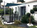 Terrasse Composite Amenagement Galets Ardoise Et Blancs ... concernant Jardin Devant Maison Terrasse