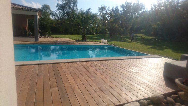 Tour D'Une Piscine Bois En Bois Exotique Ipe Sur Dalle ... intérieur Terrasse De Piscine En Bois