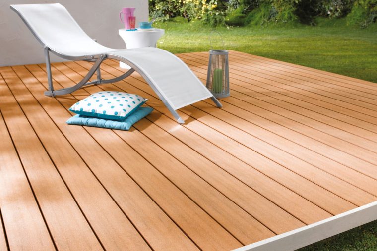 Une Terrasse Naturelle En Bois Composite tout Bois Composite Pour Terrasse