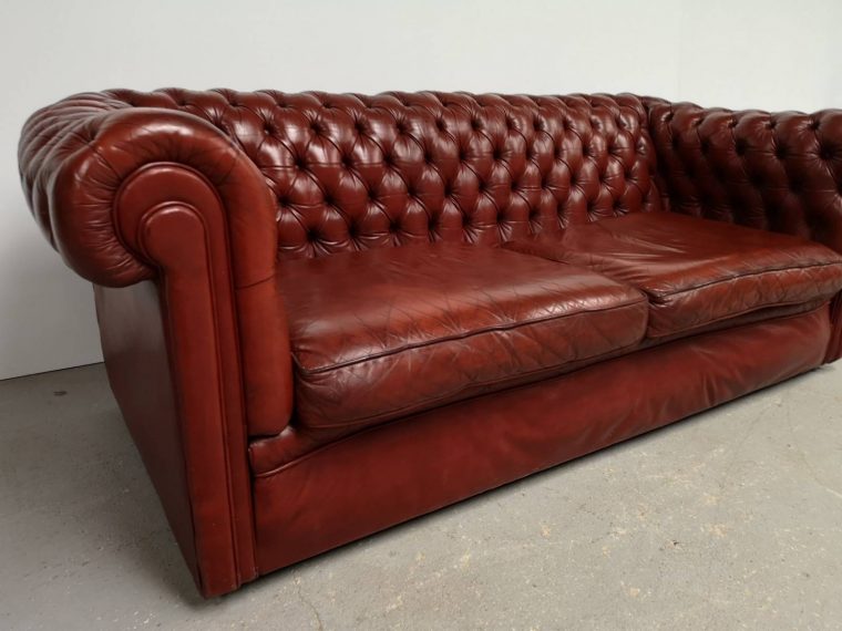 Vends Canapé Chesterfield Cuir Rouge Trois Places Proche ... avec Canape Cuir Bordeaux