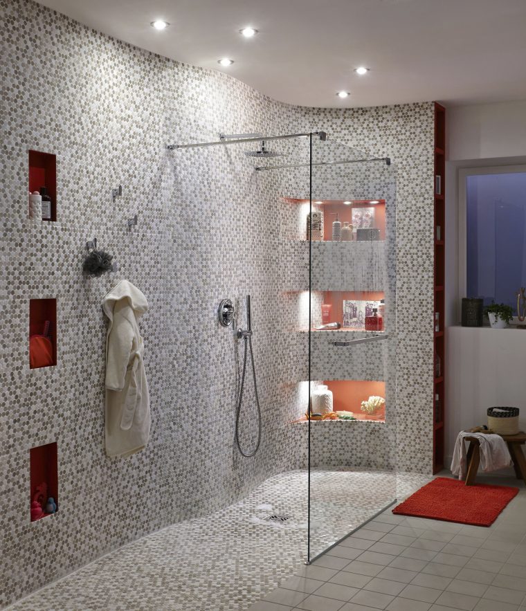 Douche À L'Italienne Agrémentée De Mosaïque En Marbre Blanc Et Moka. # ... à Salle De Bain Avec Douche Italienne