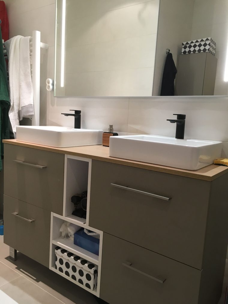 Meuble De Salle De Bain Fait Sur Mesure, 4 Tiroirs, 2 Niches, Couleur ... avec Salle De Bain Meuble Noir Suspendu