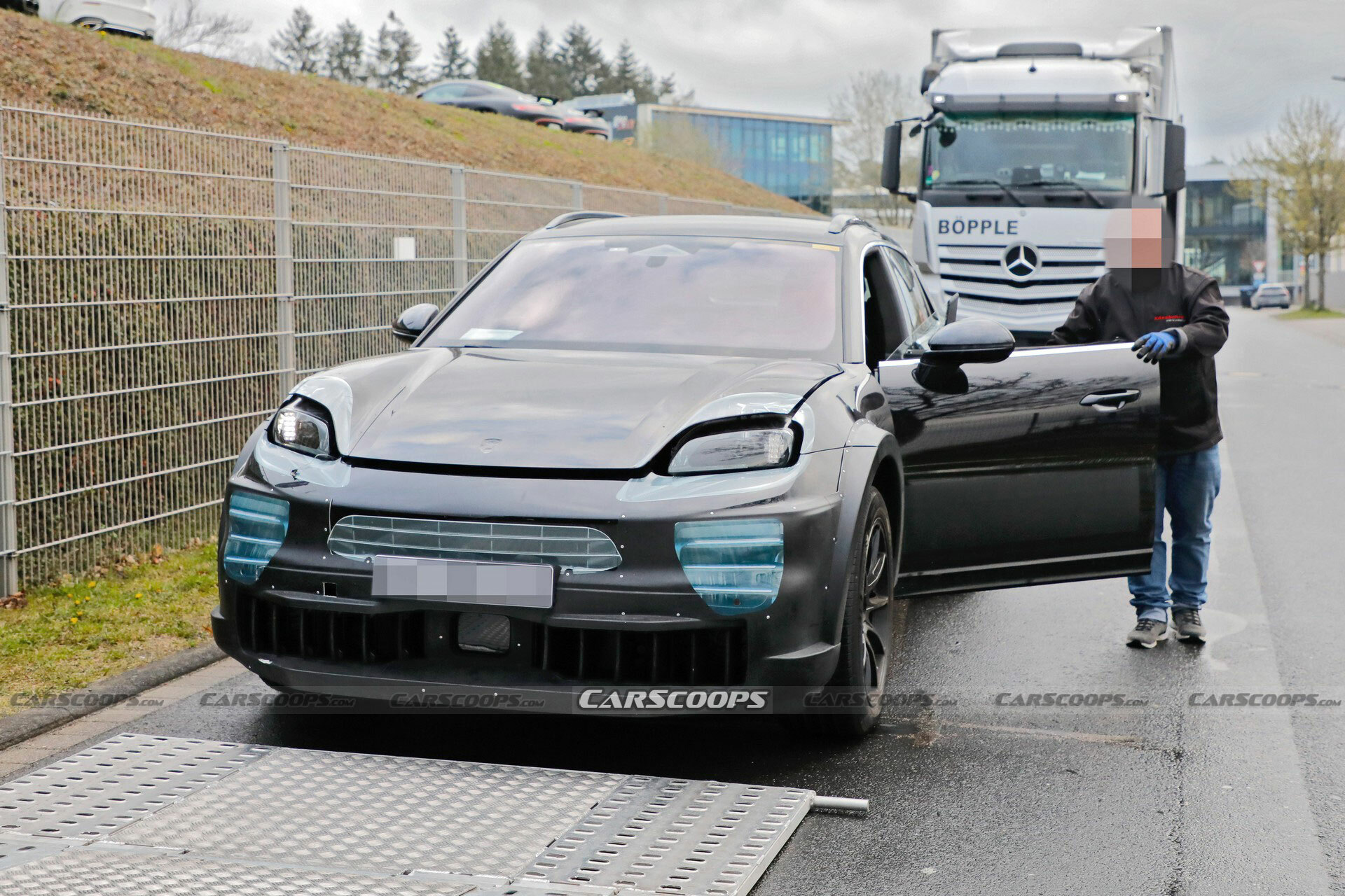  2026 Porsche Cayenne EV Spied For The First Time 