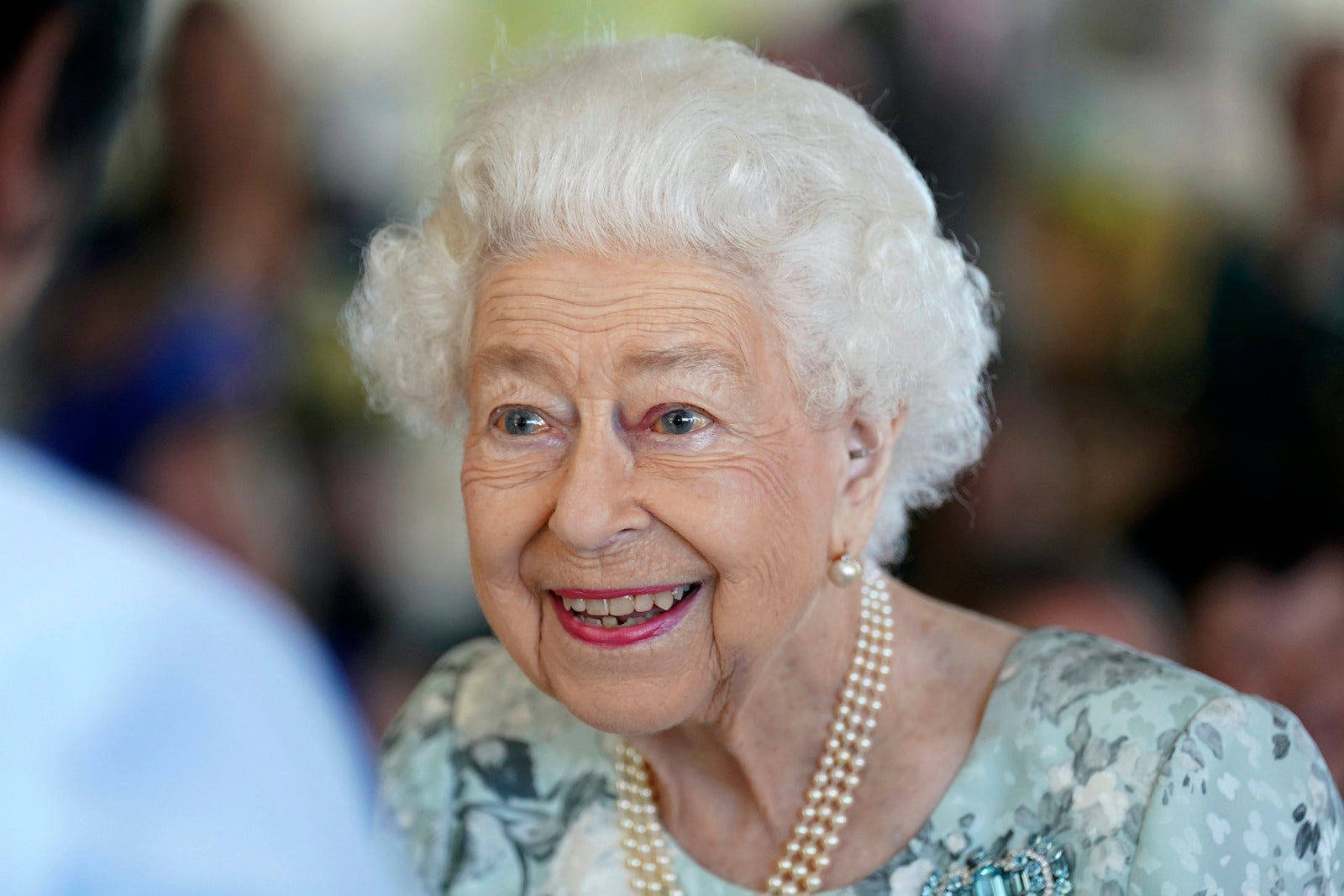  Queen Elizabeth II dies at age 96 - WHYY Motiv 